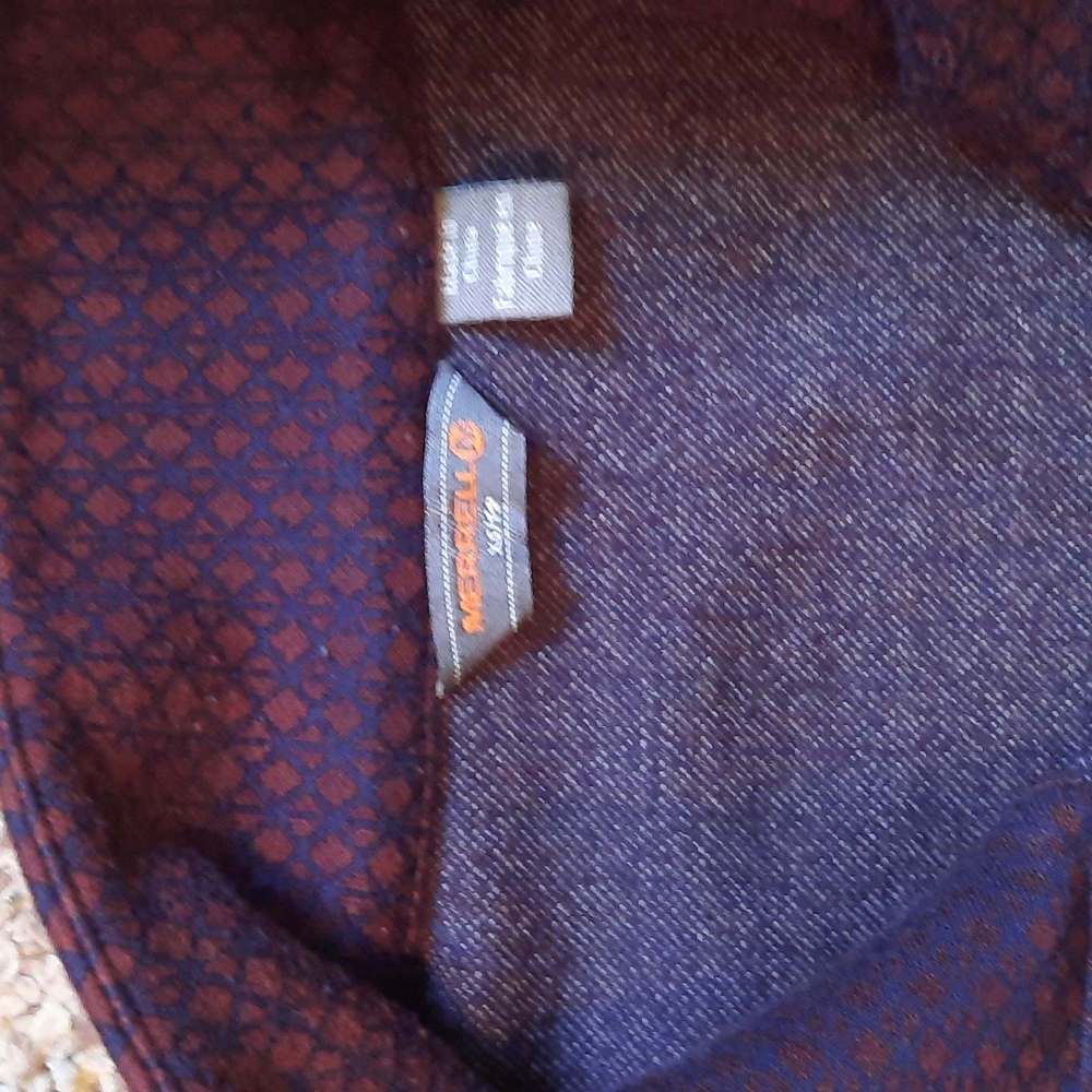 Merrell shirt - Picture 2 of 3